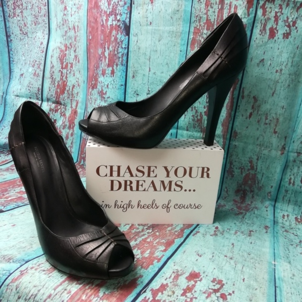 NEW $800 Bottega Veneta Peep Toe High Heels Pumps